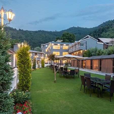 Hotel Grand Boulevard Durgjan Экстерьер фото