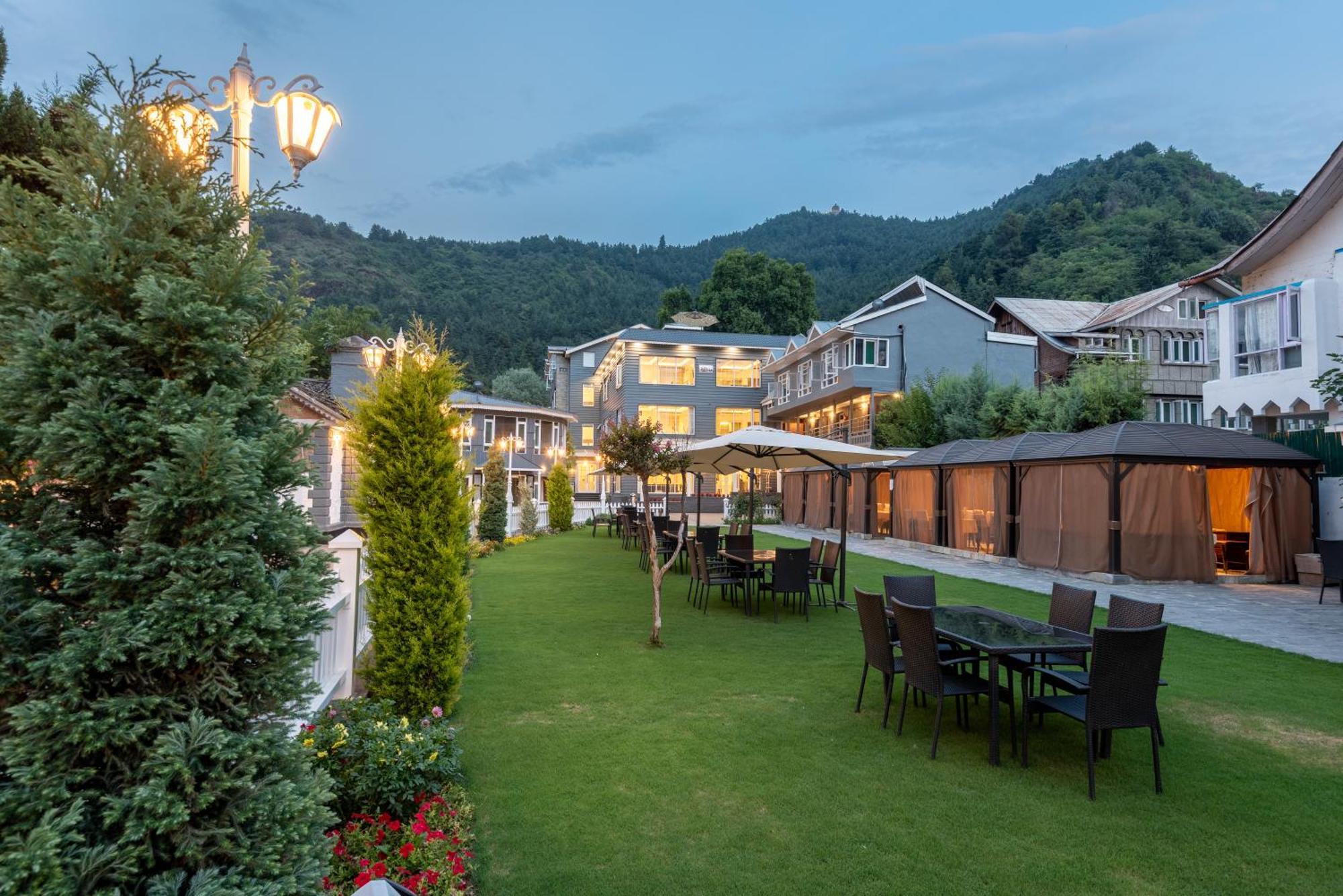 Hotel Grand Boulevard Durgjan Экстерьер фото