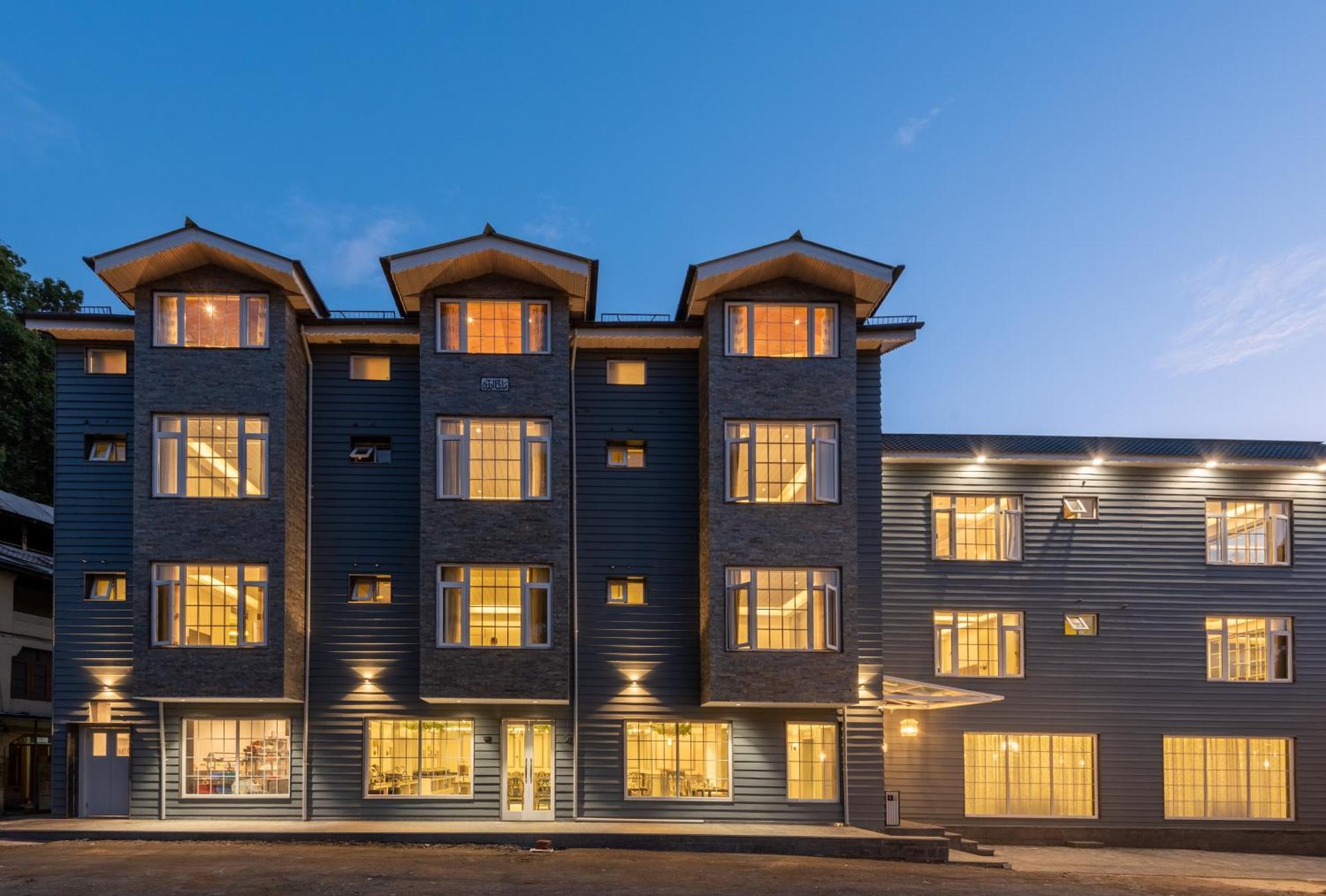 Hotel Grand Boulevard Durgjan Экстерьер фото