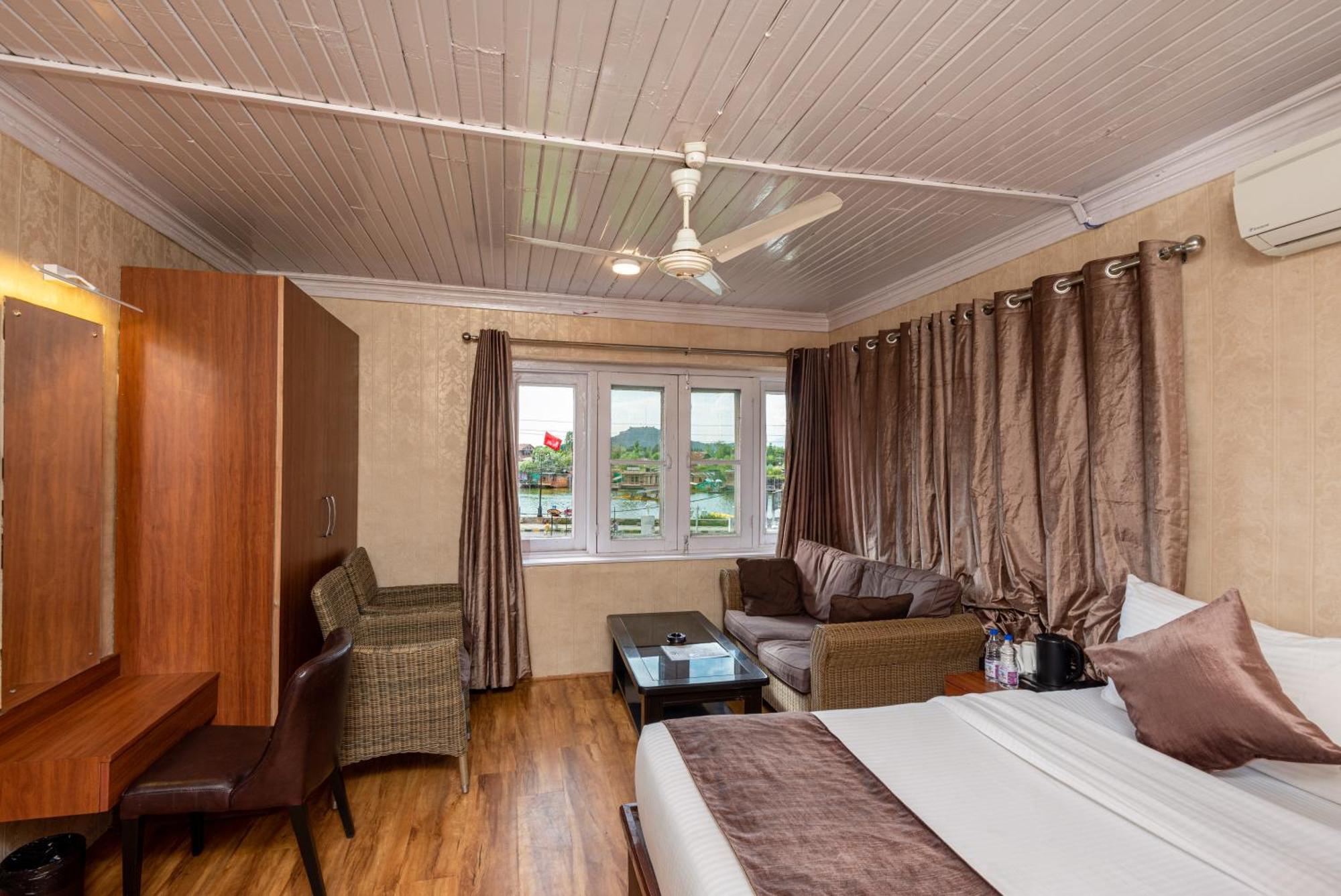 Hotel Grand Boulevard Durgjan Номер фото